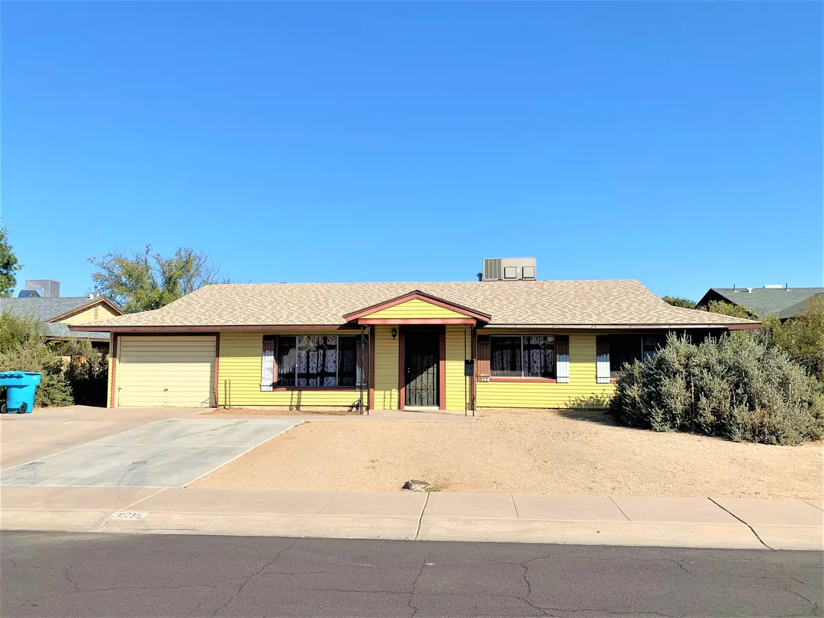 3818 West Mauna Loa Lane, Phoenix, AZ 85053