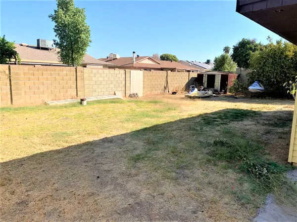 3818 West Mauna Loa Lane, Phoenix, AZ 85053