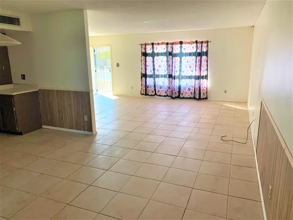 3818 West Mauna Loa Lane, Phoenix, AZ 85053