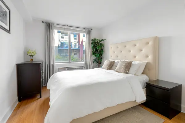 505 W 47th St #2GS, New York, NY 10036