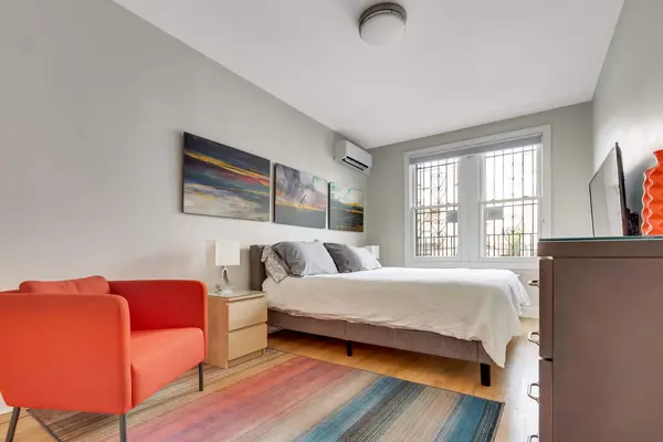 30-80 48th St #2, Astoria, NY 11103