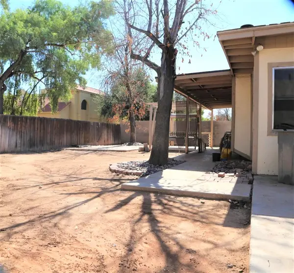3013 N COMANCHE Dr, Chandler, AZ 85224