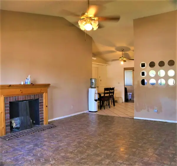 3013 N COMANCHE Dr, Chandler, AZ 85224