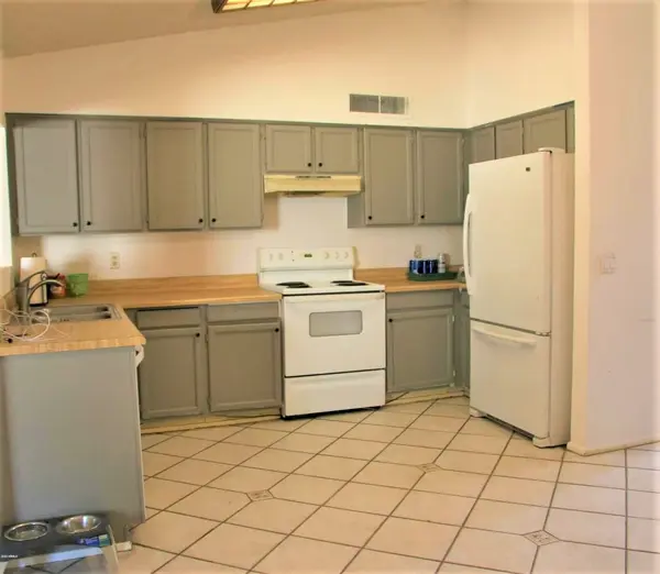 3013 N COMANCHE Dr, Chandler, AZ 85224