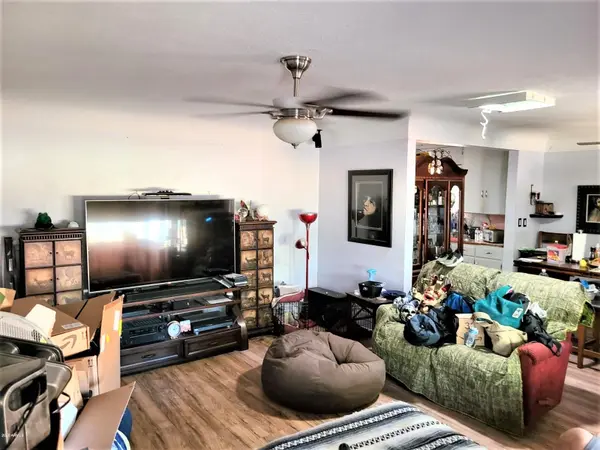 3427 E Holly St  Phoenix, Az 85008,