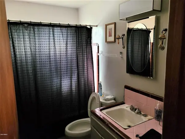 3427 E Holly St  Phoenix, Az 85008,