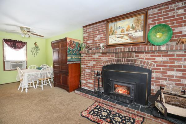 1181 Johns Ln, New Castle, PA 16101