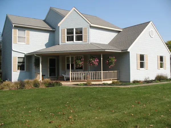 6 Armstrong Cir, Altamont, NY 12009