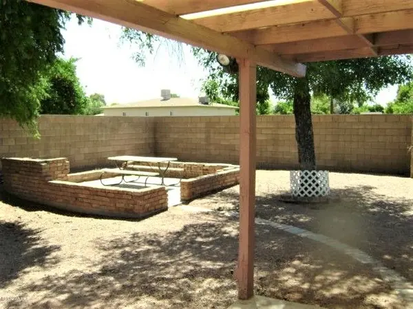 2011 E Gary Cir  Mesa, Az 85213,