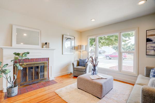1120 Roxanne Ave