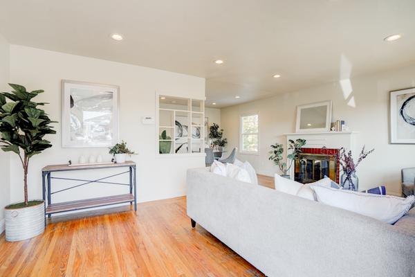 1120 Roxanne Ave