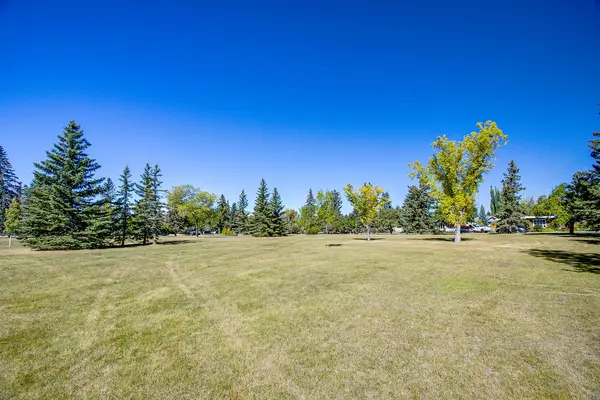 20 Meadowlark Cres SW, Calgary, T2V 1Z1