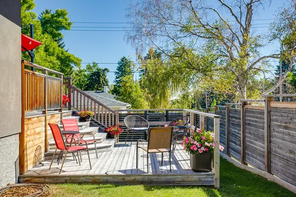 20 Meadowlark Cres SW, Calgary, T2V 1Z1