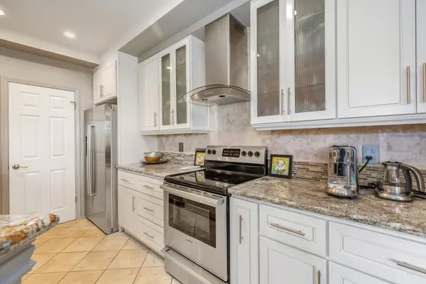 51 Eagle Lake Ct Unit 11 #Unit 11, San Ramon, CA 94582-4861