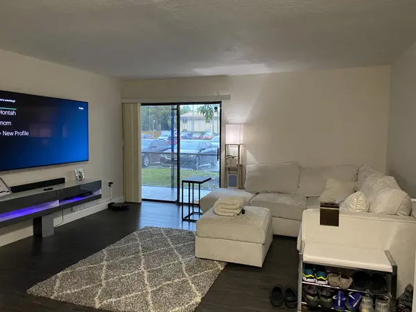 19085 NW 62nd Ave #104, Hialeah, FL 33015