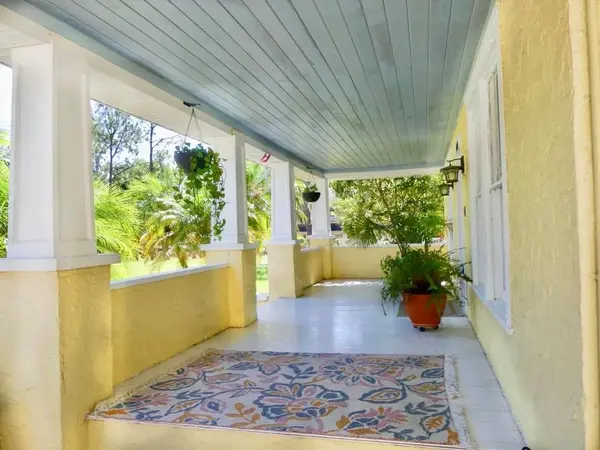 1896 Eloise Loop Road, Winter Haven, FL 33884