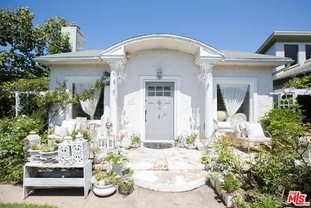 925 Venezia Avenue, Los Angeles, CA 90291
