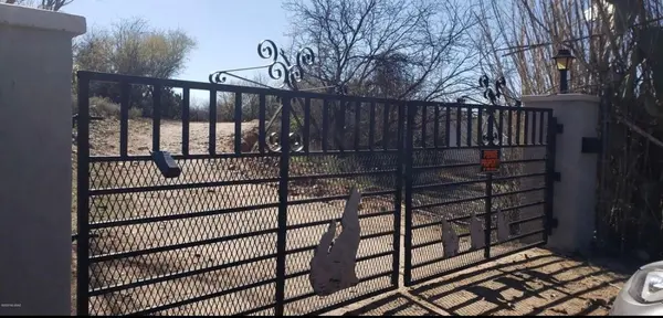 15941 N Twin Lakes Dr, Tucson, AZ 85739