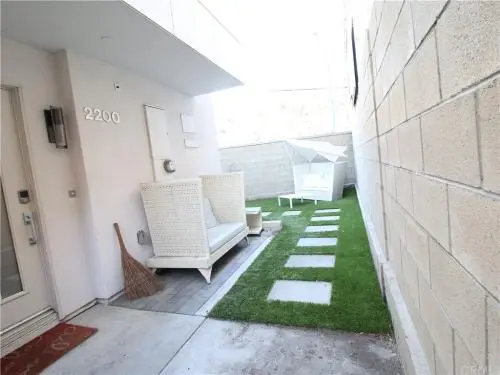 2200 Tom Mix Rd, Los Angeles, CA 90026