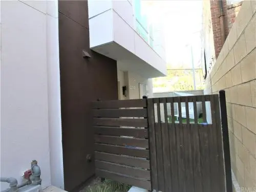 2200 Tom Mix Rd, Los Angeles, CA 90026