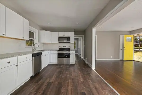 8600 Greenwood Road, Raytown, MO 64138