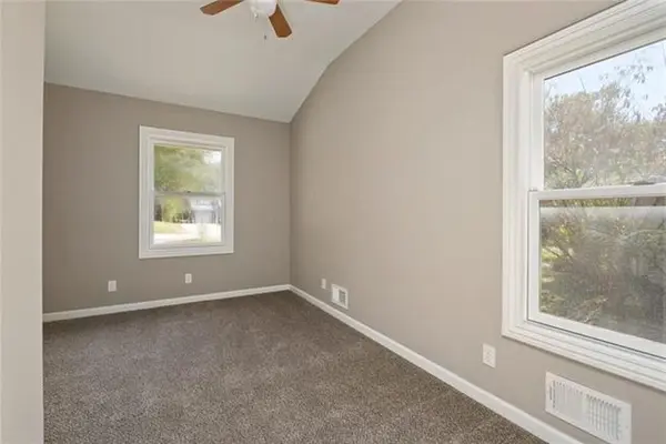 8600 Greenwood Road, Raytown, MO 64138