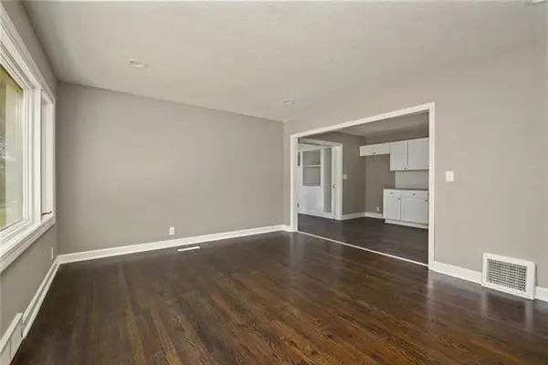 8600 Greenwood Road, Raytown, MO 64138