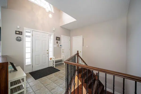 38 Pace Crescent, Bradford West Gwillimbury, ON L3Z 3H8
