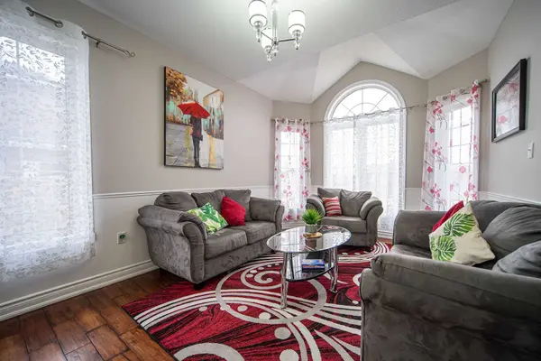 38 Pace Crescent, Bradford West Gwillimbury, ON L3Z 3H8