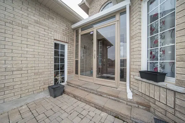 38 Pace Crescent, Bradford West Gwillimbury, ON L3Z 3H8