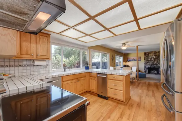 3969 Sugarbush Ln, Castro Valley, CA 94546
