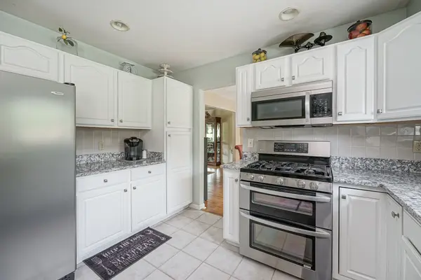 671 Mt Laurel Rd, Mt Laurel, NJ 08054