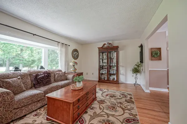 671 Mt Laurel Rd, Mt Laurel, NJ 08054
