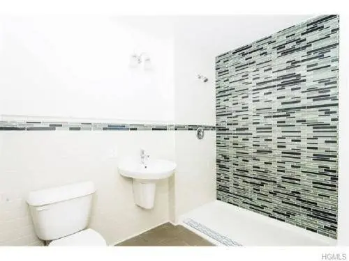 160 Chatterton Ave, White Plains, NY 10606