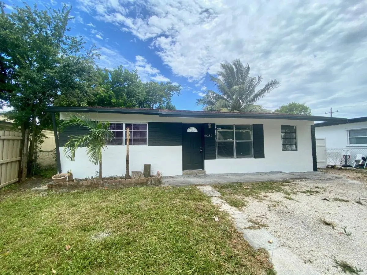6032 Dawson St., Hollywood 33023,