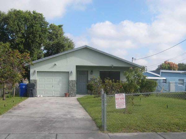 5347 SW 25th St West Park, Fl 33023,