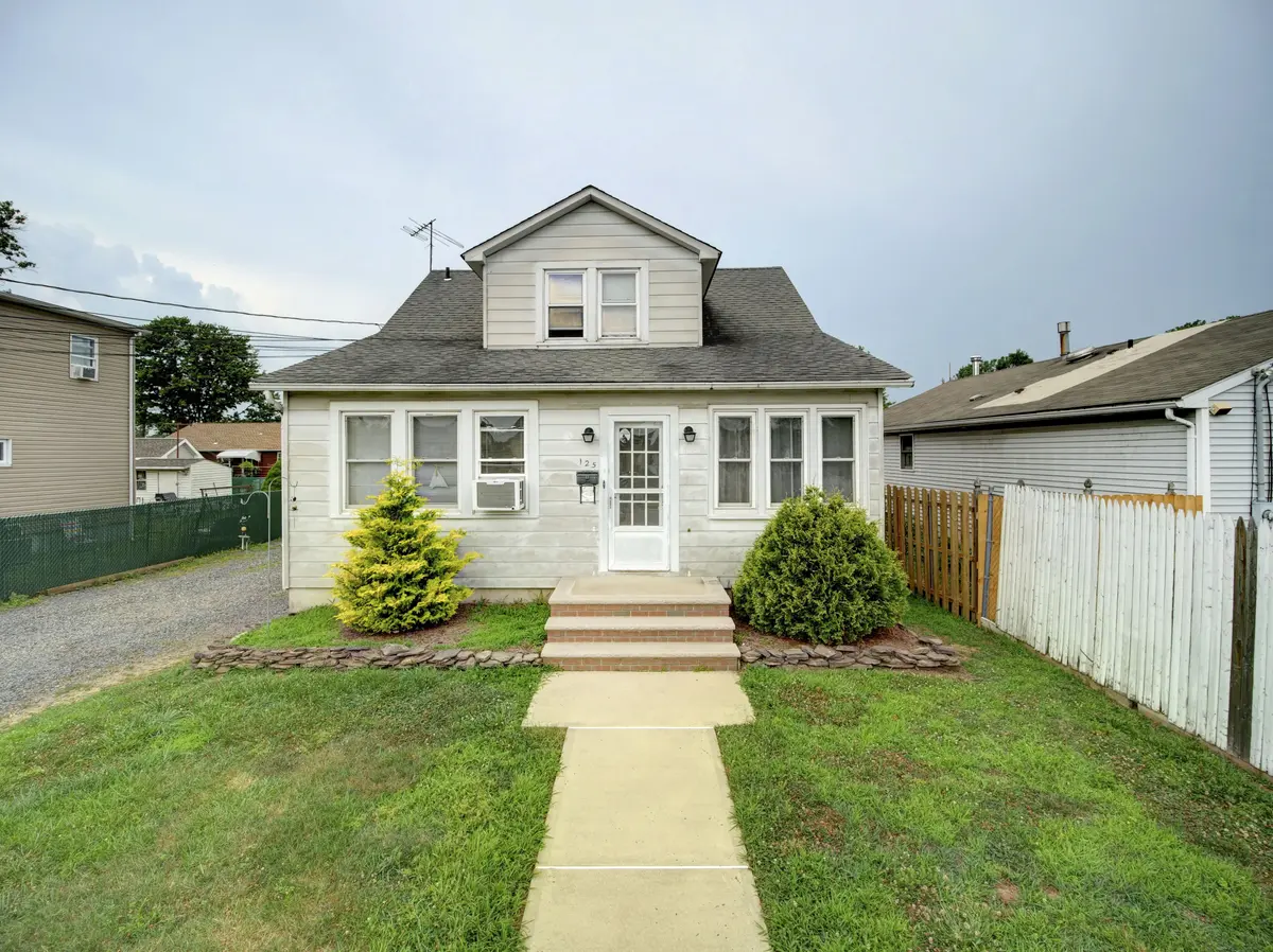 125 North 8th Avenue, Manville, NJ 08835