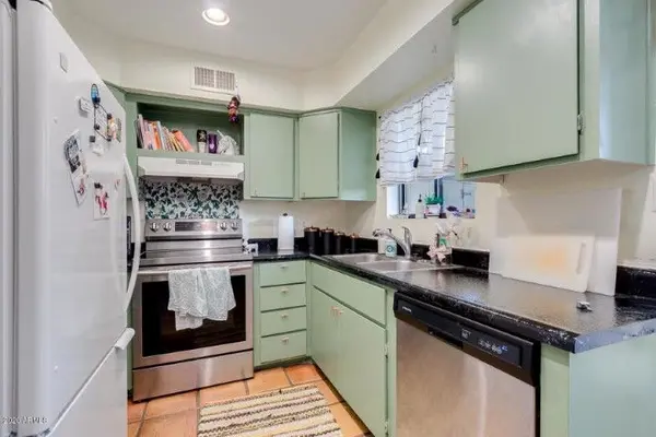 1425 E Desert Cove Ave Phoenix #18B, Az 85020,