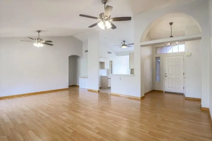 4560 East Grovers Avenue, Phoenix, AZ 85032