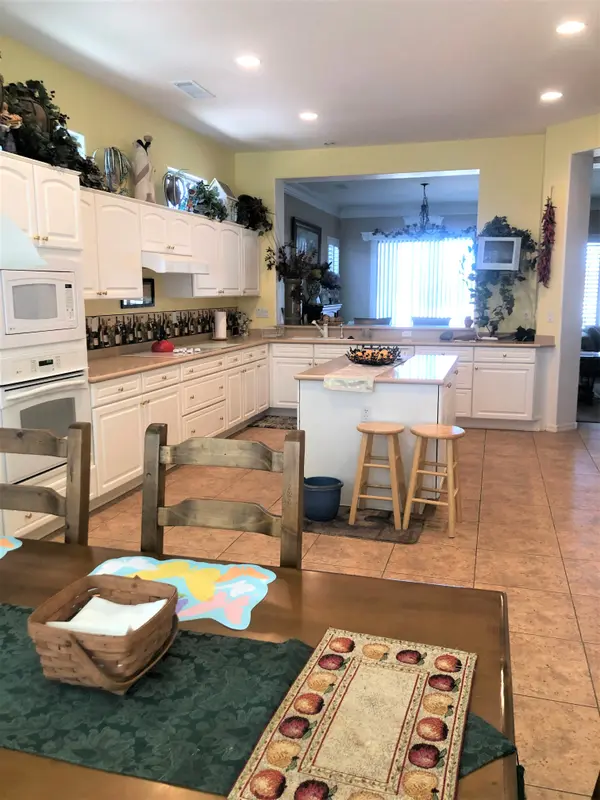 21418 N Black Bear Lodge Dr, Surprise, AZ 85387