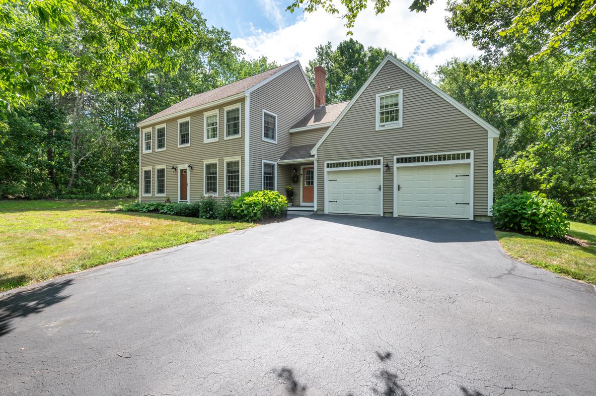14 Bowdoin Dr, Falmouth, ME 04105