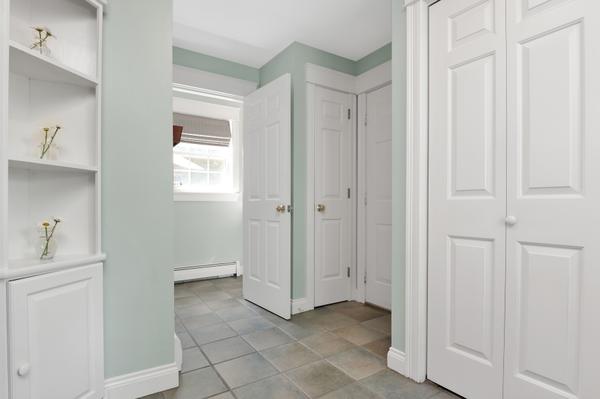 14 Bowdoin Dr, Falmouth, ME 04105