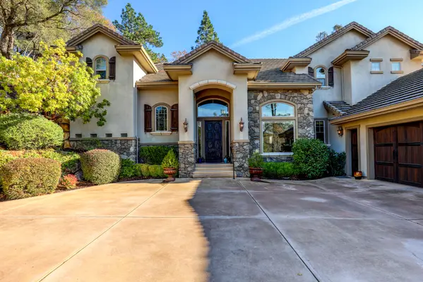 2089 Long View Dr, Meadow Vista, CA 95722