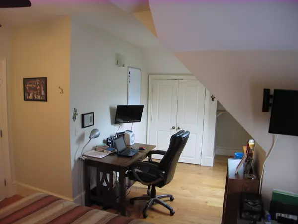 Jamaica Plain, MA 02130,434 Centre St #3