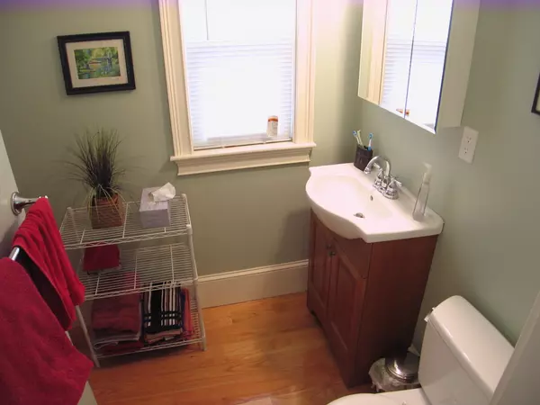 Jamaica Plain, MA 02130,434 Centre St #3
