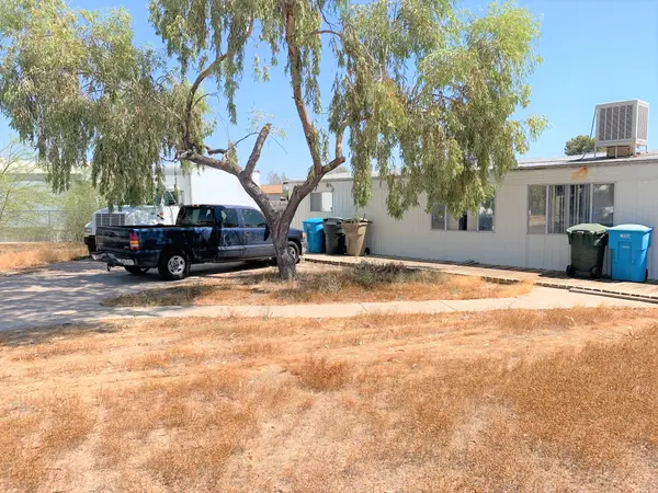 2819 East Wahalla Lane, Phoenix, AZ 85050