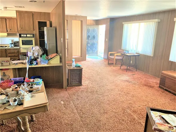 2819 East Wahalla Lane, Phoenix, AZ 85050