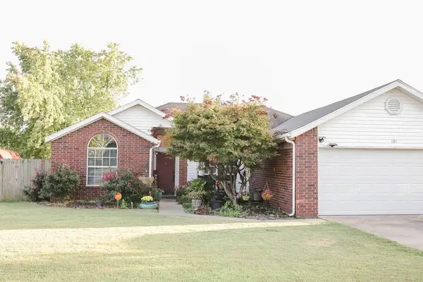 131 Robinhood Ct, Springdale, AR 72764