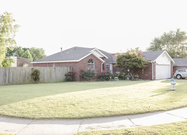 131 Robinhood Ct, Springdale, AR 72764