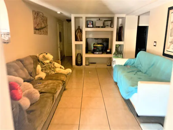 16624 North 28th Place, Phoenix, AZ 85032